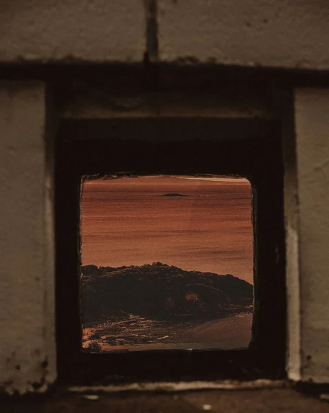 Vertical Shot View Sea Brick Abandoned Building Window Orange Tint — Fotografia de Stock