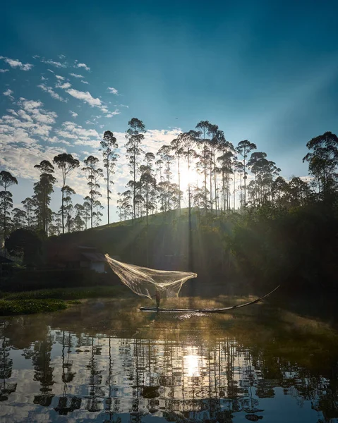 Beautiful View Fisherman Doing His Job Fishing Lake Morning — Stok fotoğraf