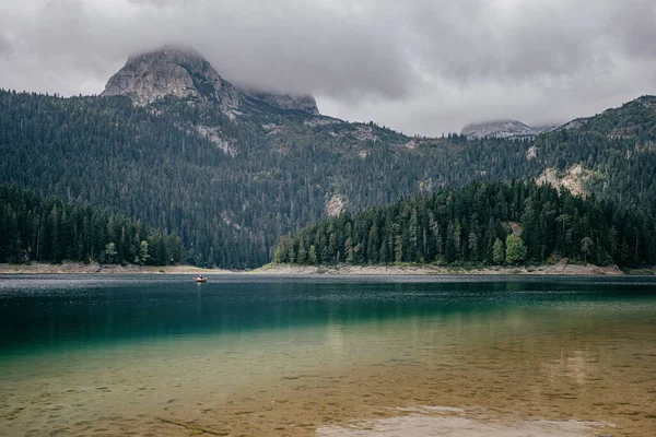 Beautiful View Lake Mountain Covered Green Vegetation Hiking Montenegro — Fotografia de Stock