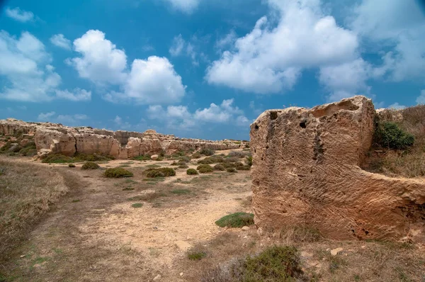 Kıbrıs Rum Kesimi 'nin Paphos kentindeki Arkeoloji, Kralların Mezarları manzarası