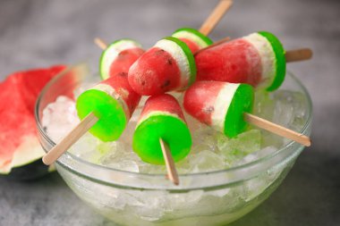 Karpuzlu dondurma, meyveli buzlu dondurma.