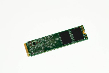Bir NVME M2512 GB SSD disk çipi