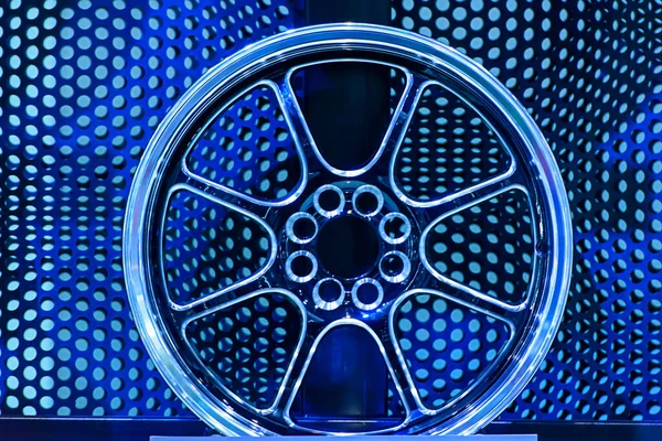 Magnesium Alloy Wheel Spotted Blue Background — Fotografia de Stock