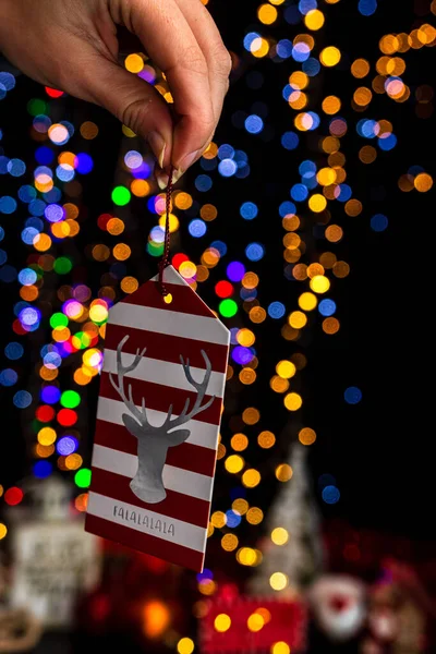 Vertical Shot Wooden Reindeer Tag Bokeh Colorful Christmas Lights — Stock fotografie
