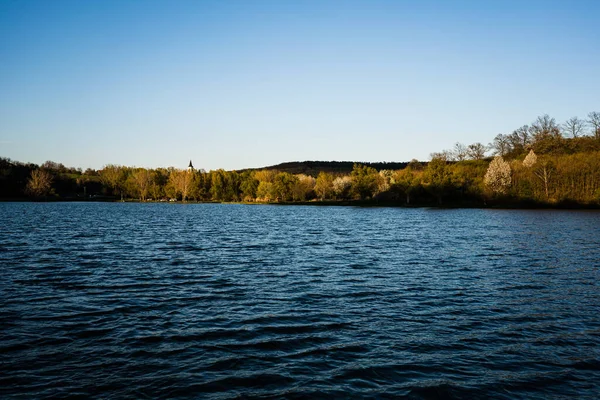 Beautiful View Lake Trees Blue Sky —  Fotos de Stock