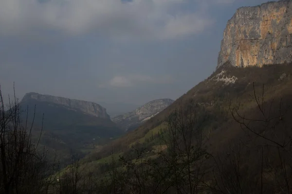 Choranche Vercors Isere Fransa Şelaleli Bir Dağ Kayalığı — Stok fotoğraf