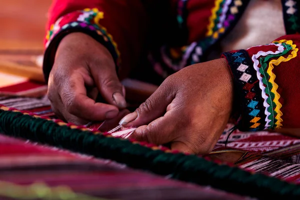 Close Hands Doing Traditional Peruvian Weaving — Stock Photo, Image