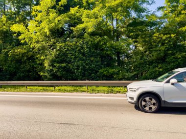 Belçika 'nın kırsal kesiminde araba penceresi manzarası