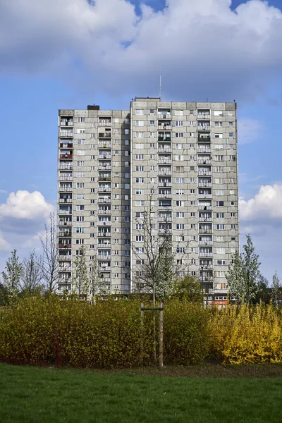 Vertical Shot Tall Apartment Blocks Green Grass Field Orla Bialego —  Fotos de Stock