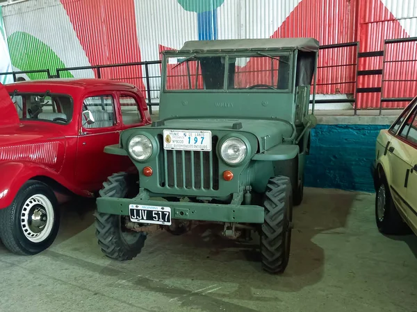 Old Green Military Jeep Willys 1940S Warehouse Yard Front View — Stock Photo, Image