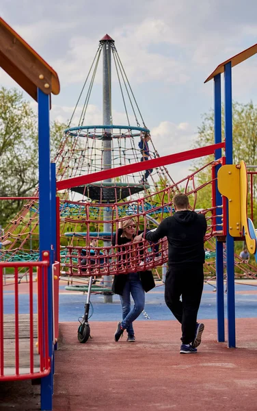 Vertical Shot Parents Standing Child Playing Playground Equipment Rataje Park —  Fotos de Stock