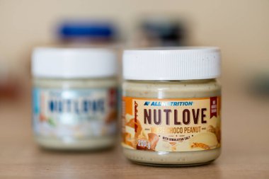Bir kavanoza yayılmış Nutlove proteininin seçici odak noktası.
