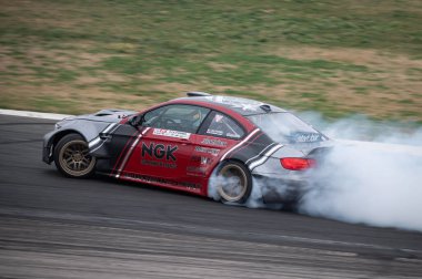 Fast bicolor Bmw M3 e92 drifting on the circuit