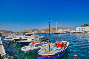 Hayır, Yunanistan. 28 Aralık 2010: Yunanistan 'ın Ios adasındaki güzel bir köy olan Gialos veya Yialos, adanın ana limanı..