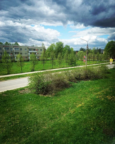 Garden Road Greenlands Trees Dark Gray Clouds Sky — Stockfoto