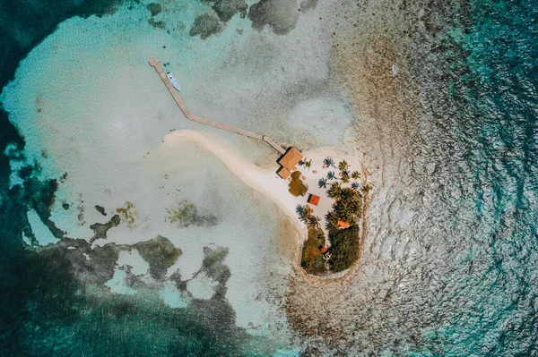 Una Impresionante Vista Aérea Una Pequeña Isla Belice Rodeada Por —  Fotos de Stock