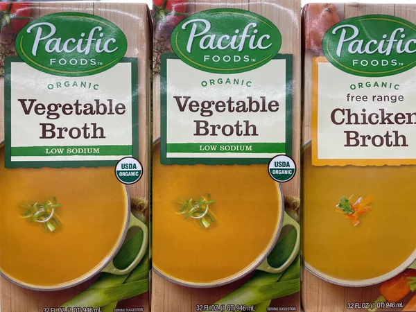 Augusta Usa Pacifica Variety Broth Store Shelf — Zdjęcie stockowe