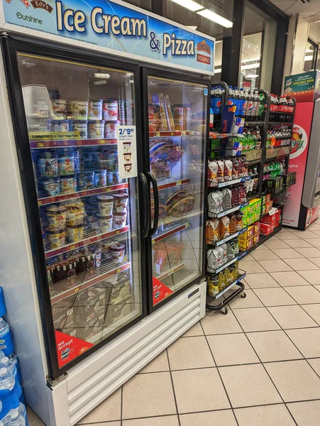 Vertical Shot Ice Cream Cooler Speedway Gas Station — Stock Photo, Image