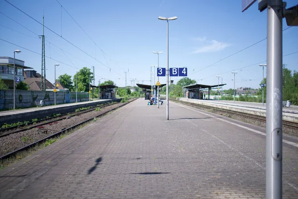 Outdoor Train Station Platform Metal Poles Blue Sky Germany — Stock Photo, Image