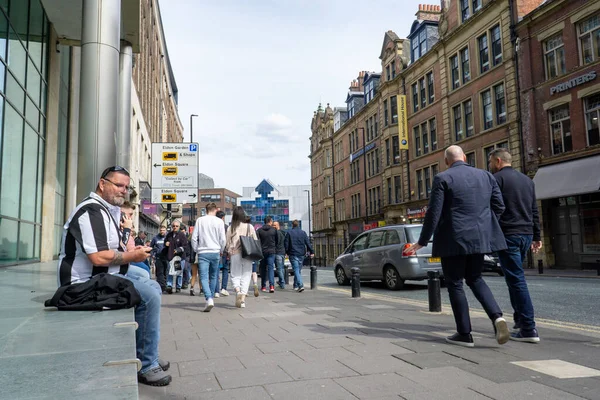 Football Fans Leave James Park Newcastle United Liverpool Men Match — Stock Photo, Image