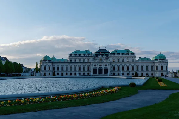 奥地利维也纳著名的贝尔韦代尔宫的风景 — 图库照片