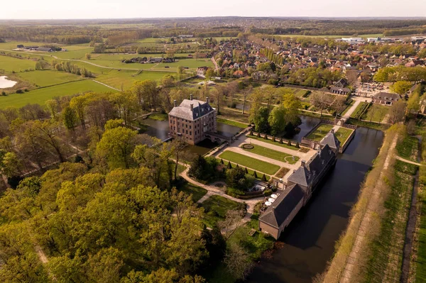 Dutch Painterly Picturesque Moated Castle Amerongen Seen Surrounded Gardens Park — Fotografia de Stock