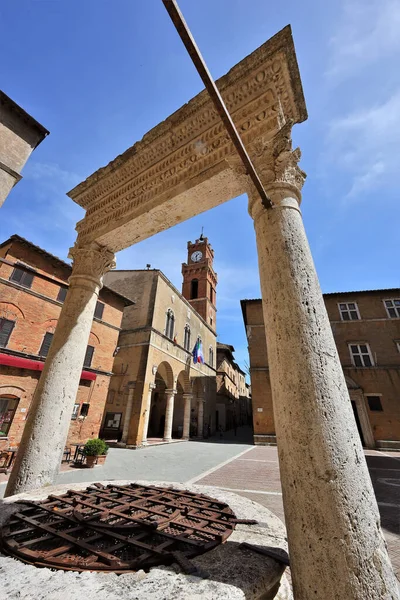 Low Angle Shot Stone Gate Abd Piazza Pio Pienza Italy — Foto Stock