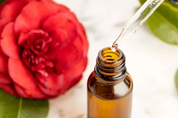 Camellia Essential Oil Pipette Oil Drop Amber Bottle Camellia Flower — Stockfoto