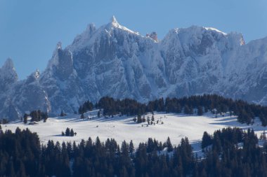 Fransız Alplerindeki Mont Blanc topluluğundaki Aiguille du Midi, Saint-Gervais-les-Bains