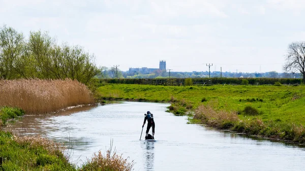 Scenic View Person Surfboard Paddling River Surrounded Greenery — Stockfoto