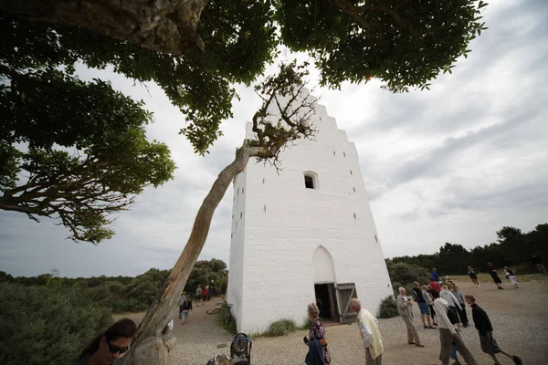 Scenic View Sand Covered Church Full Tourists Skagen Beach Denmark — Stock fotografie