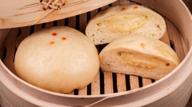 Taze Çin nilüfer tohumlu çöreklerden yakın plan..