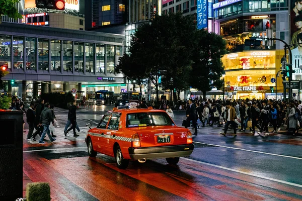 Japanese Taxi Stopped Shibuya Scramble Crossing Tokyo Japan —  Fotos de Stock