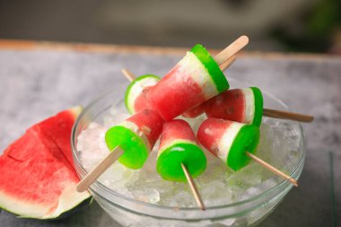 Karpuzlu dondurma, meyveli buzlu dondurma.