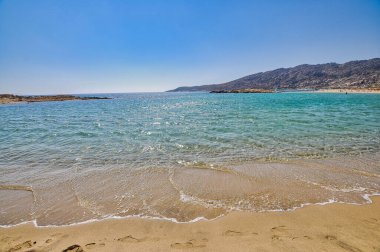 Yunanistan, Ios Adası. 19 Eylül 2010: Yunanistan 'ın Kiklad adasındaki ünlü Manganari plajı