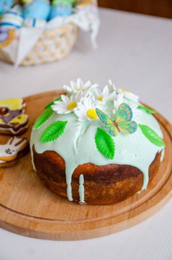 Kurabiyeli ev yapımı Paskalya pastası.