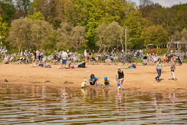 People Rusalka Lake Sunny Spring Day Poznan Poland — Stockfoto