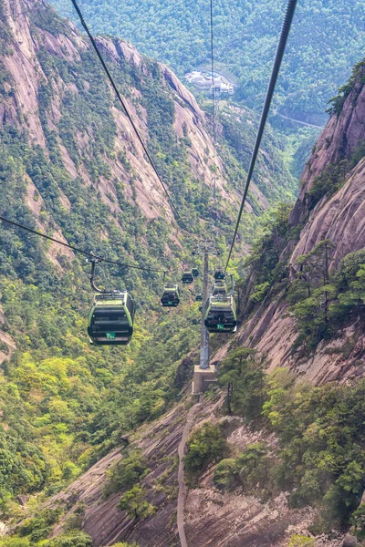 Vertical Ropeway Green Mountains Huangshan China Sunny Day — Fotografia de Stock