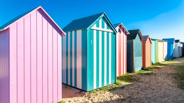 Drewniane Domki Plaży Wyspie Oleron Francji Kolorowe Domki — Zdjęcie stockowe