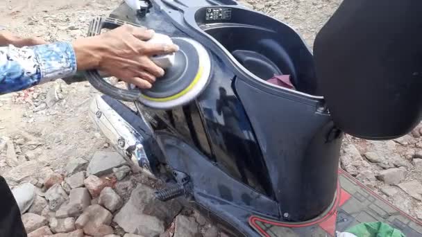 Male Hand Rubbing Side Panel Set Jupiter Polishing Motorcycle Moped — Stock videók