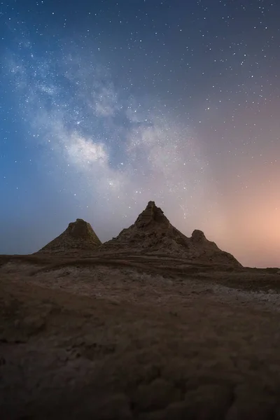 Vertical Shot Mysterious View Beautiful Milky Way Rocks — Stock Photo, Image