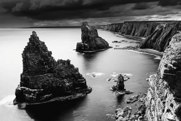 Beautiful Grayscale Shot Scotland Cliffs Sea — Photo
