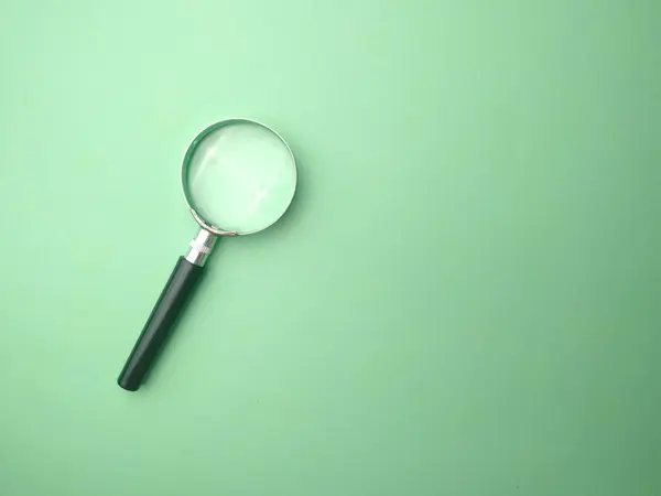 Isolated Shot Magnifying Glass Green Background — Stockfoto