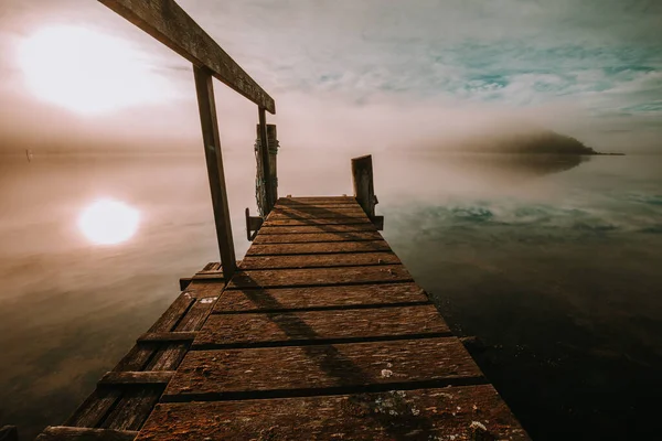 Scenic View Wooden Pier Handrail Lake Reflecting Cloudy Sky Sunset — 图库照片