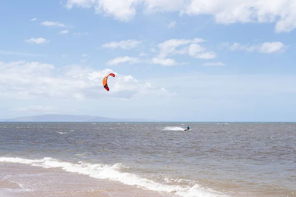 Person Kitesurfing Beach Maui Hawaii — Foto de Stock