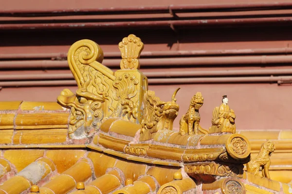 Roof Detail Ancient Temple Dragon Sculptures Sunny Day — Stock Photo, Image