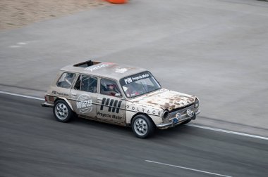 Simca 1200 on the race track