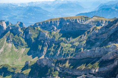 İsviçre 'deki Schwagalp dağ geçidindeki Santis dağının güzel bir manzarası.