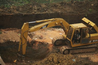 09-Aralık-2020, Bangladeş, Dhaka. Kazı çalışmalarına devam ediliyor..