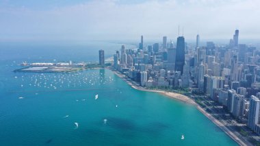 Chicago 'nun gökyüzü ve Michigan Gölü' nün havadan görüntüsü.